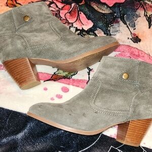Stylish Suede Ankle Boots - Gray